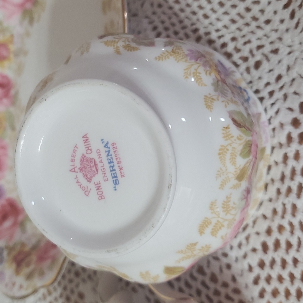 Petite Royal Albert sugar and creamer Serena pattern - Picture 2 of 4